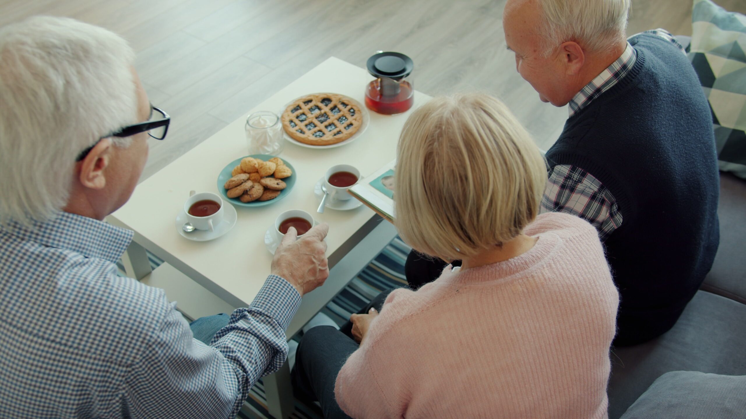 seniors enjoying food together